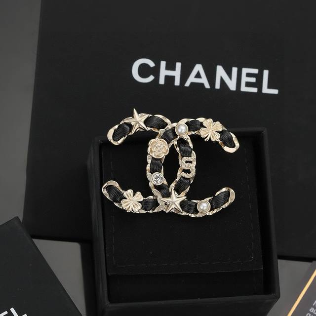 The hot-selling Xiao Chanel brooch is now on sale! Exclusive high-end quality ph