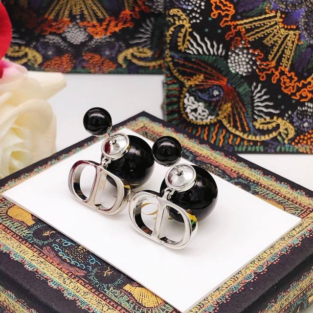 No. Ded0517 Dio* latest model black large and small pearls black silver with ea