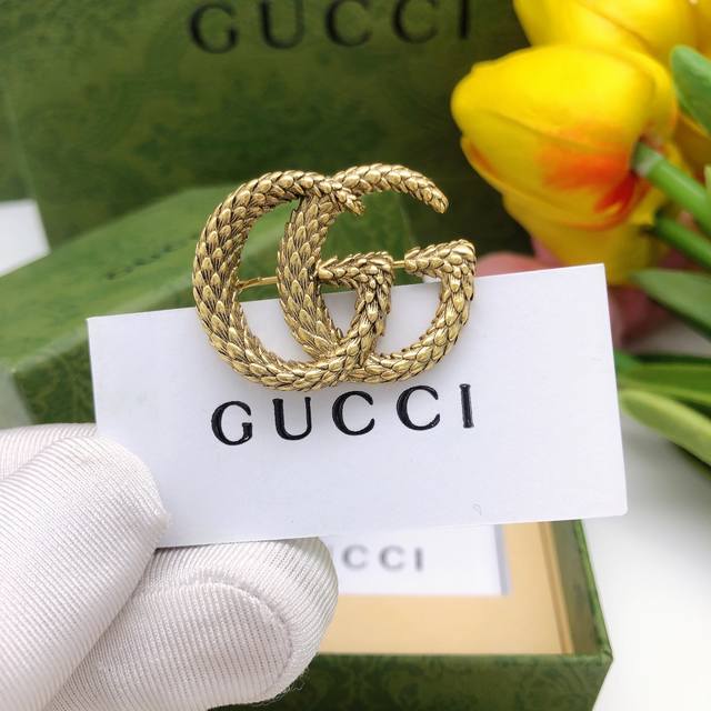 No. Gxz0011 Gucci Gg fashion broochDefinitely in the style of Gucci, exaggerate