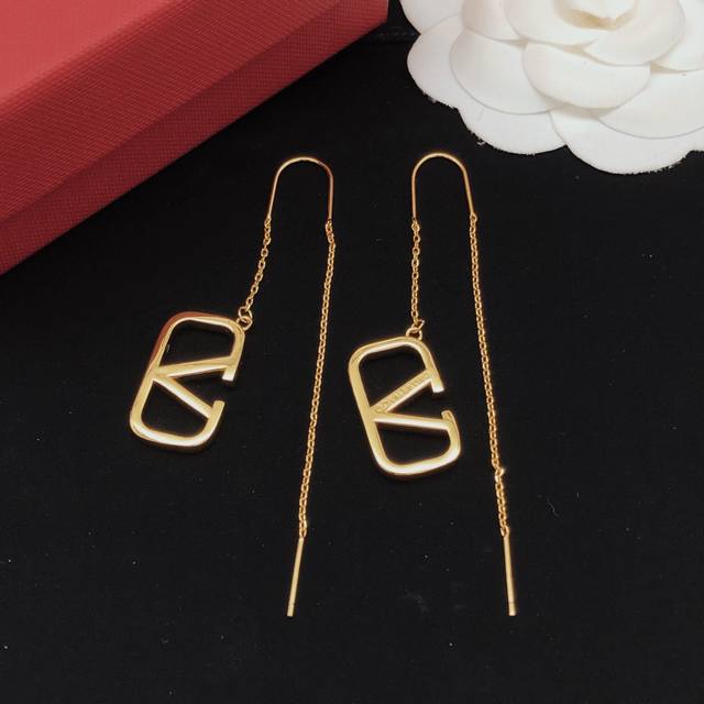 No. Ved0138 Valenti*O's latest tassel ear hooks are consistent with Zp brass mat