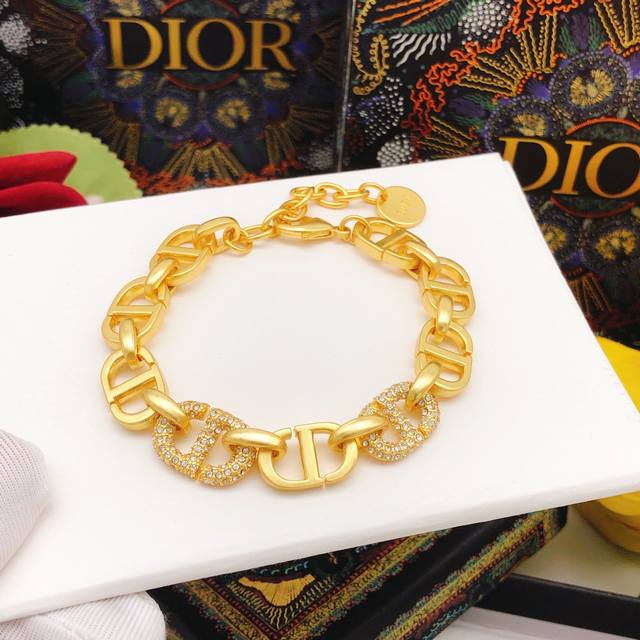 No. Dxl0109 Dio* latest pig nose bracelet consistent Zp brass material