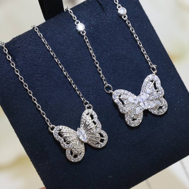 Stunning De Beers new luxurious and elegant necklace, inlaid with Au750 18K gold