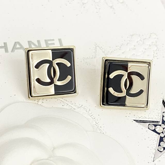 Code E2710 Chanel bestseller earrings, new arrivals, Zp Chan 23 half-tone metal