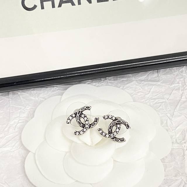 Code E2706 Chanel earrings are hot sellers and are now available! Chan 24 vinta