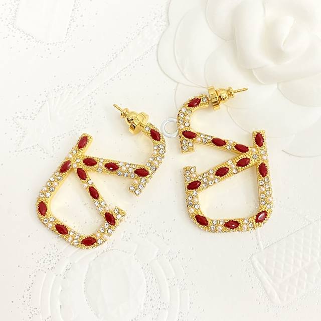 Code E2704 Valentino's best-selling earrings are now available! Valentino's 3D