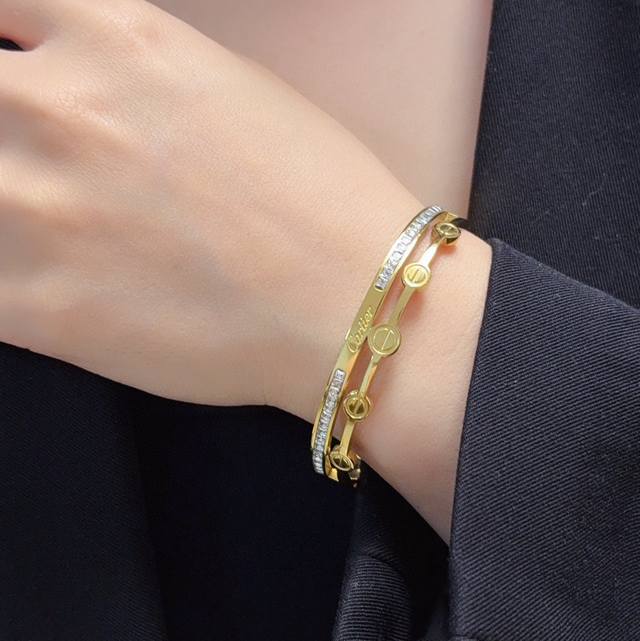 Cartier's official website has released a popular narrow-cut medium bracelet. Ma