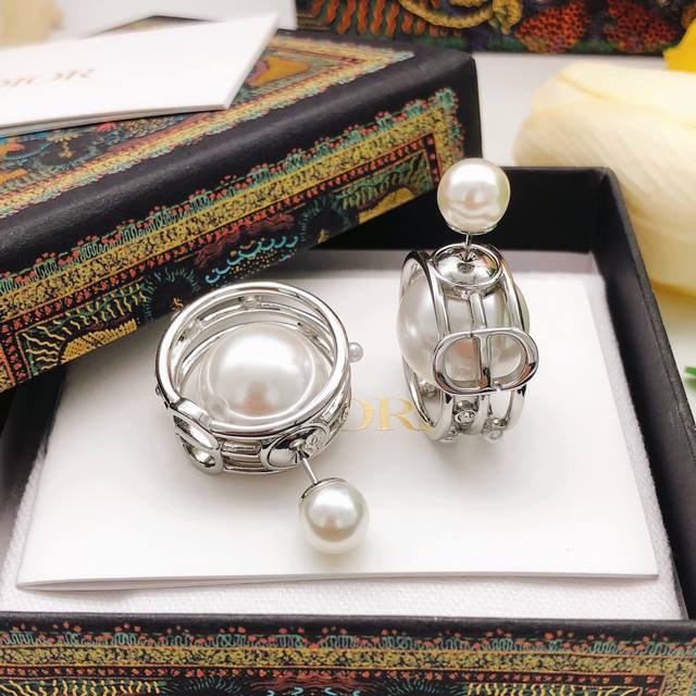 No.Ded0611 Dio*Latest round earrings consistent Zp brass material