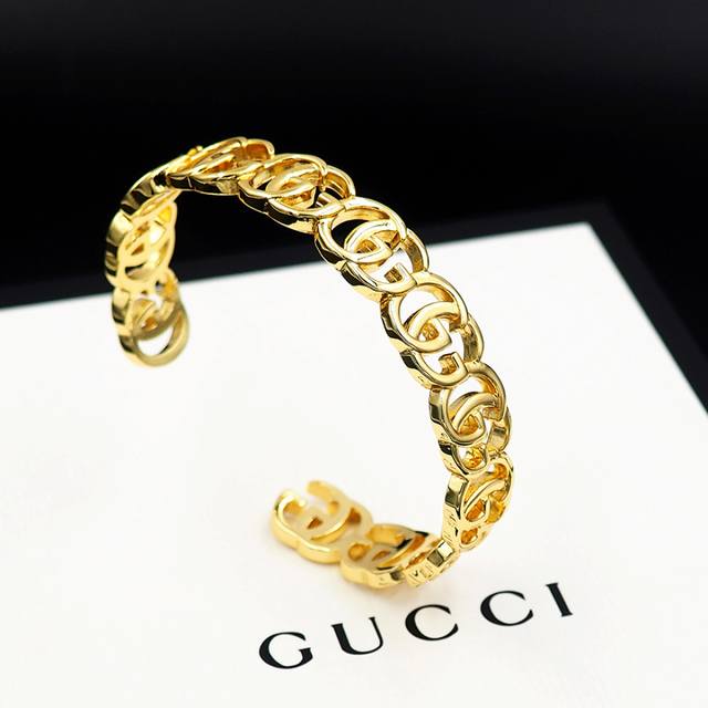 Gucci Double G C-shaped bracelet Xb846