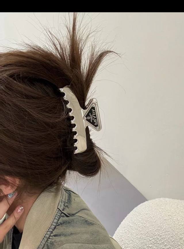prada Prada hairpin hot new products exquisite and durable gorgeous debut, the o