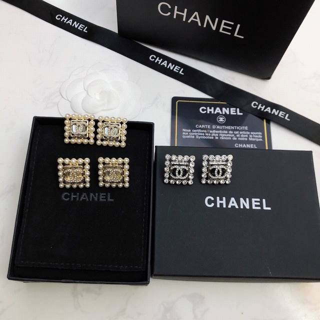 Zp version of Chanel square earrings are elegant and generous. The exquisite des