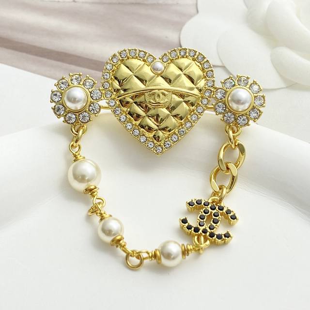 Code A683 Chanel brooch hot seller Chan 24 Diamond Heart Chain Brooch The rich,
