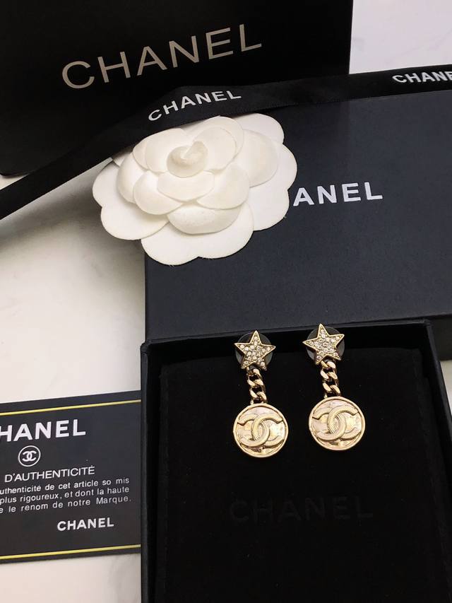 Chanel star stud earrings are the hottest selling earrings on the market! 1:1 co