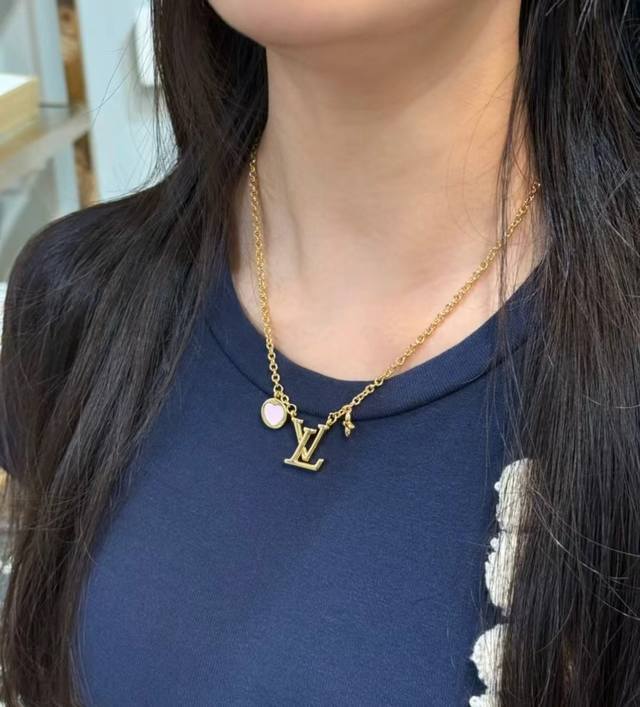 New Lv pink heart old flower jewelry, really too beautiful! Pink heart old flow