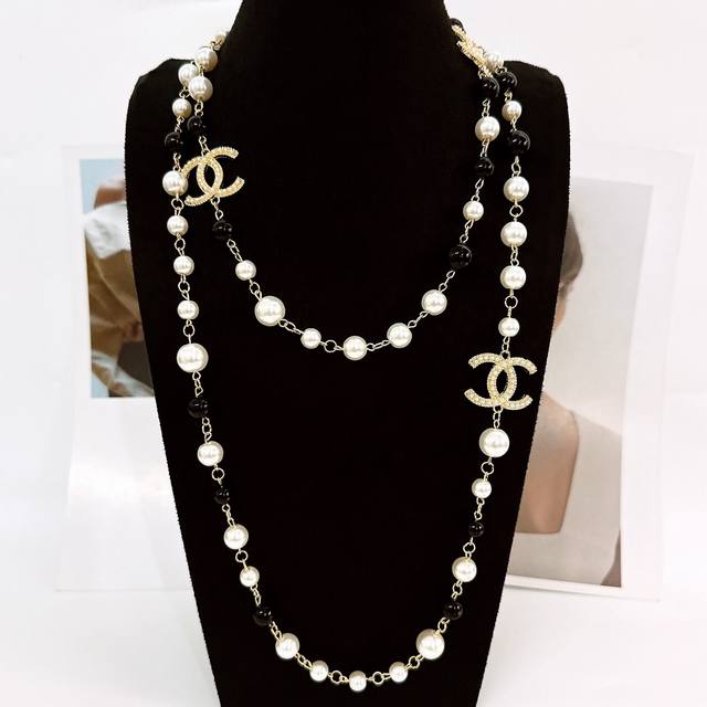 Xiaoxiang black and white pearl necklace