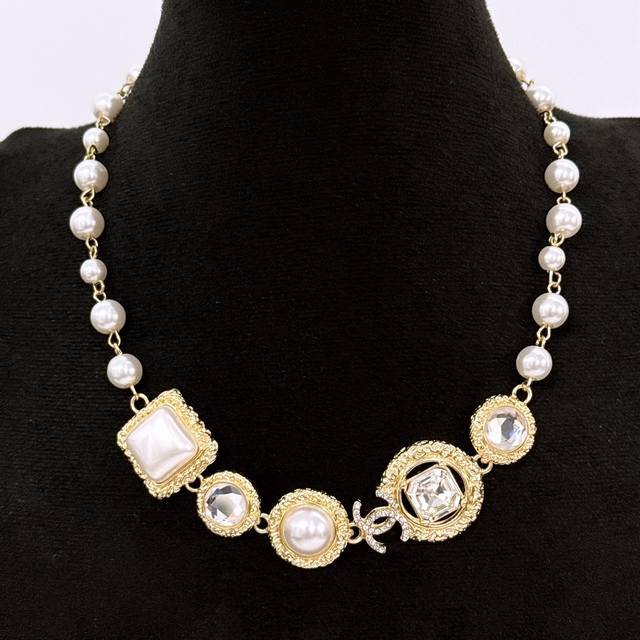 Small perfume diamond pearl necklace