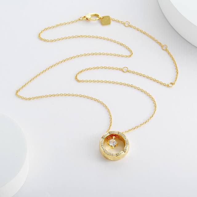 Chanel Coco Sailor Moon Full Diamond Necklace Summer is here, the perfect time