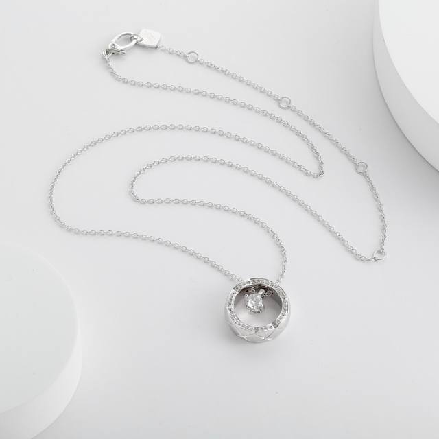 Chanel Coco Sailor Moon Full Diamond Necklace Summer is here, the perfect time
