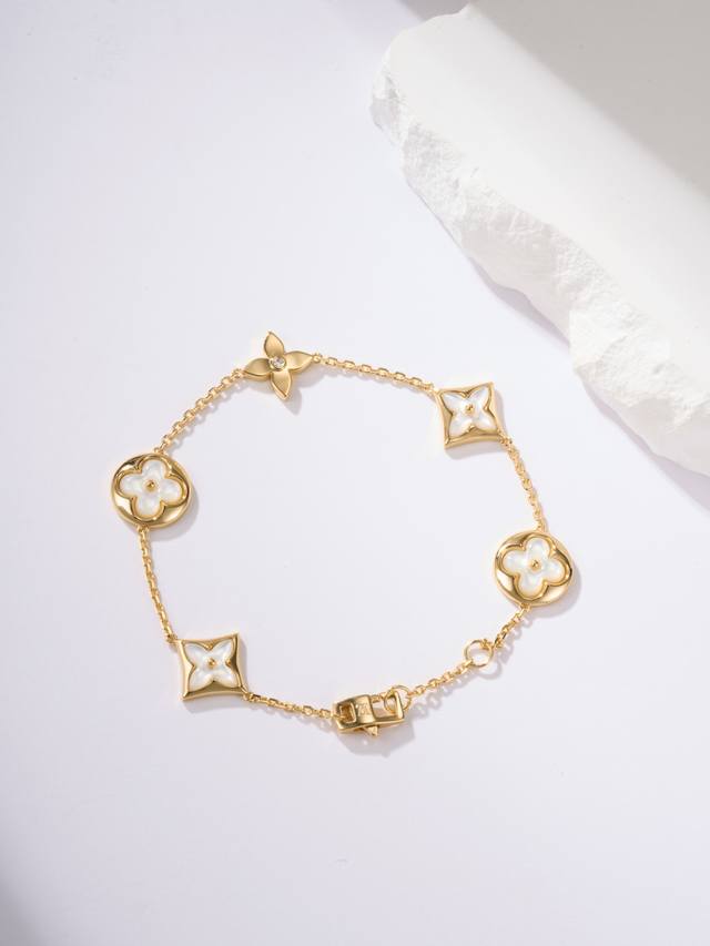 Rose gold and white mother-of-pearl Classic monogram bracelet ~~ This five-peta