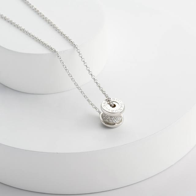 Baojia Small Slender Waist Full Diamond NecklaceThe shape of the small waist, w