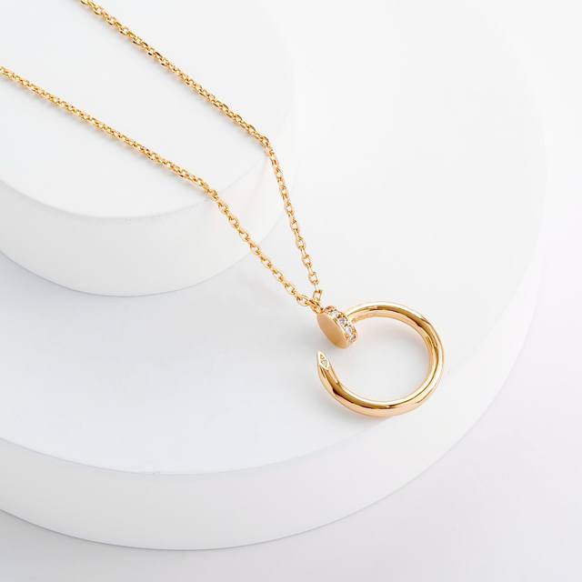 Kajia nail head and tail diamond necklaceSimple and versatile yet showing temper