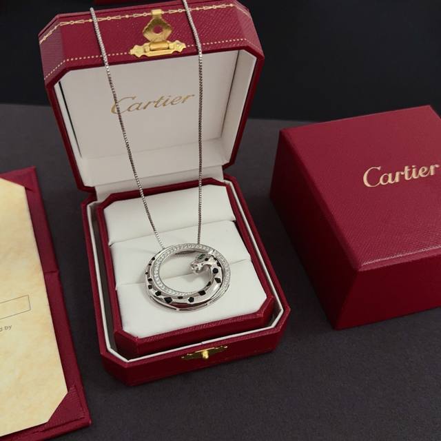 Cartier's cheetah necklace, a high-end custom version inlaid with diamonds, fea