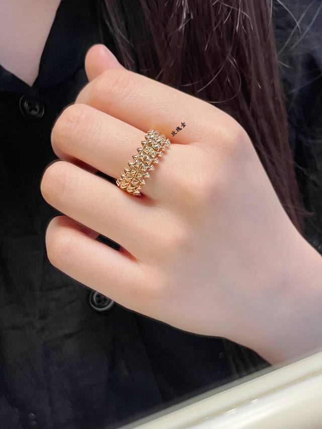 V gold-plated size 678. This is a pair of Cartier CNC double-row bullet rings, o