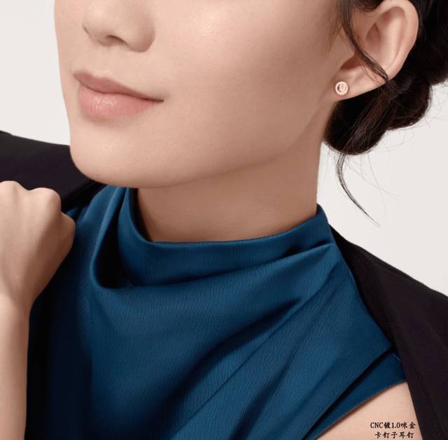 V gold material Cartier nail earrings to meet your nail dream counter price 2977