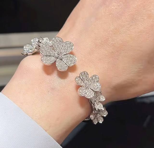 V gold material size 16 17 Vca full diamond 7 flower clover bracelet, breaking t