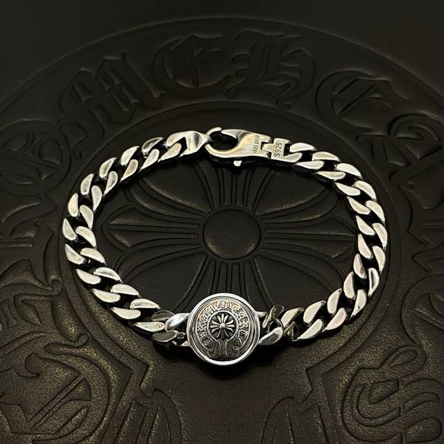 The new counter quality Chrome Hearts Chrome's dynamic horseshoe print bracelet,