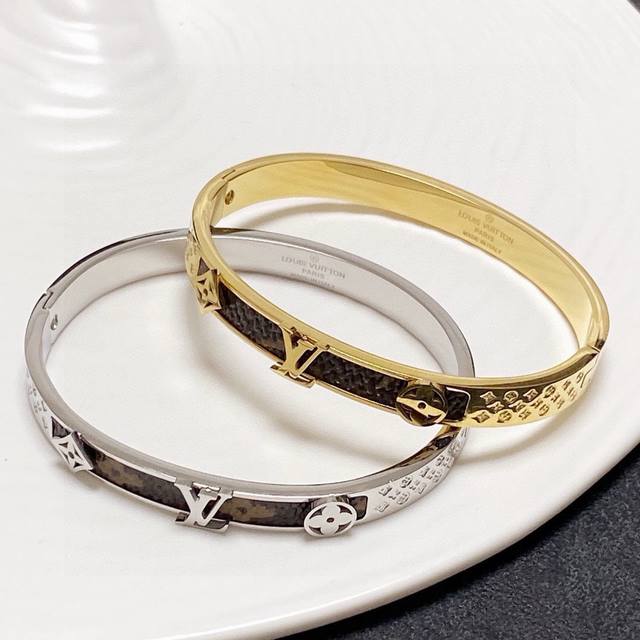 New arrival, original Lv bracelet, Louis Vuitton, made with the same materials