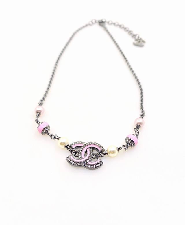 Ch*Nel latest gun black pink bow necklace consistent Zp brass material