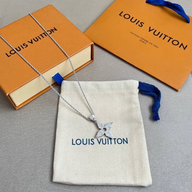 Original Lv Japanese new necklace Louis Vuitton counter consistent material pop