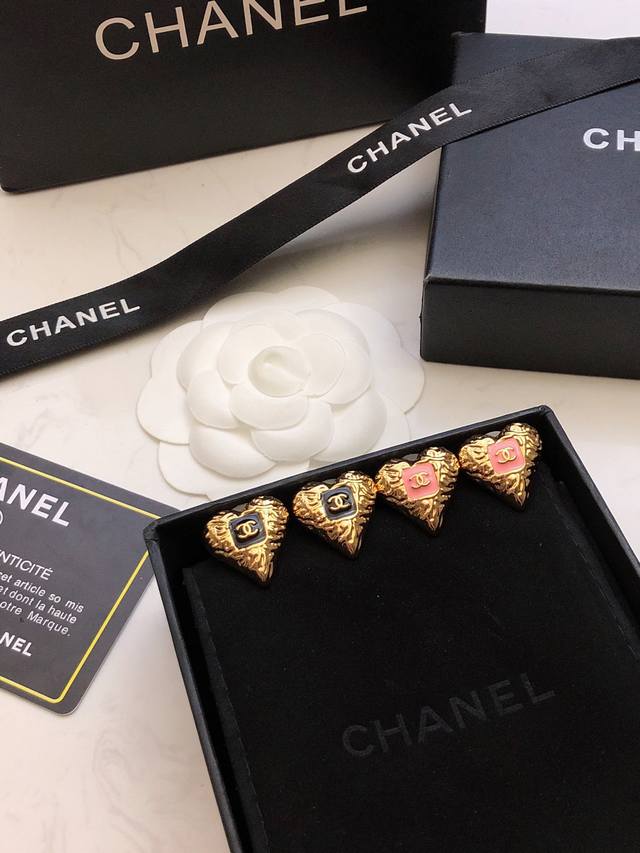 Today's new style Chanel earrings are hot-selling and are available in the late