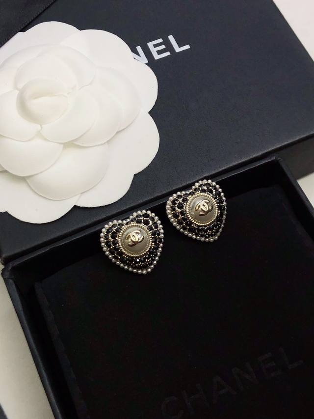 Today's new heart earrings are available at the Chanel store. These are the hot