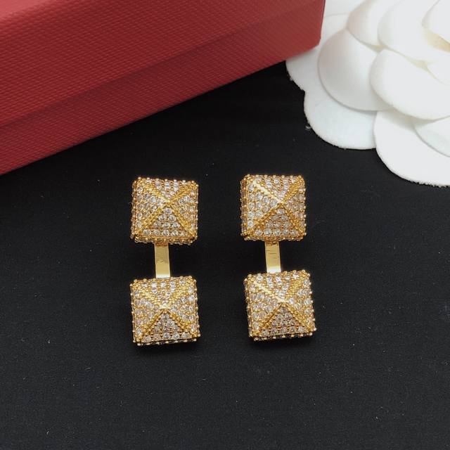 No. Ved0115 Gold No. Ved0116 Silver Valenti*O's latest diamond earrings in the