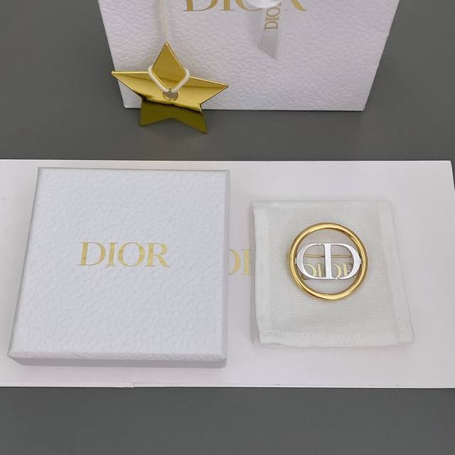 We offer a D gold hoop silver CD brooch, Z 3300, from our Spring/Summer collect