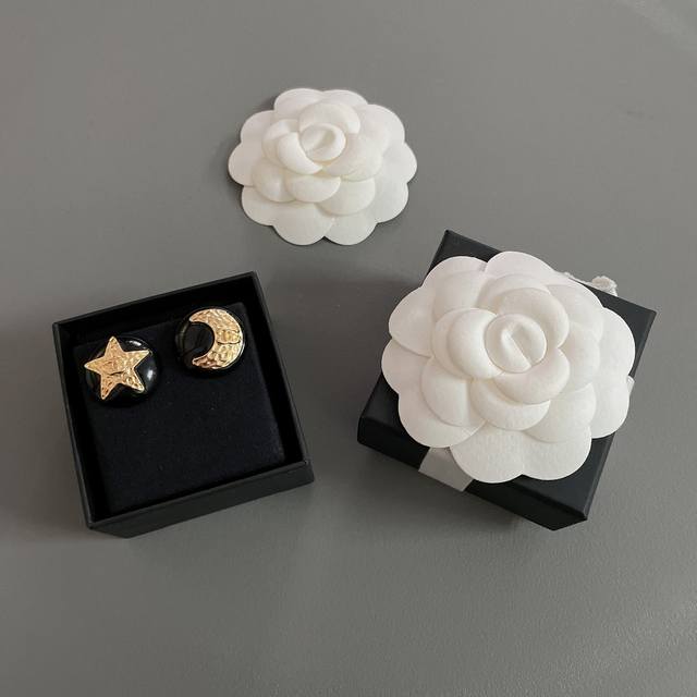 We're selling the same star and moon earrings Wang Ou wears! These are incredib