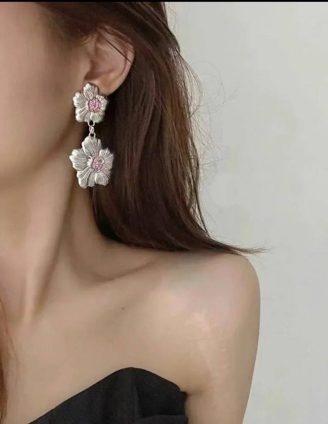 Double Gardenia Earrings Buccellati Italian high-end jewelry brand Retro palace