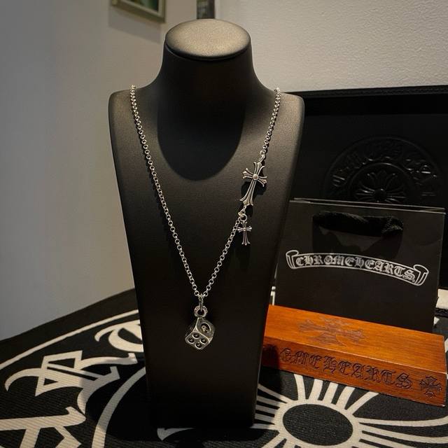 New counter quality Chrome Hearts classic retro cross necklace skull dice penda
