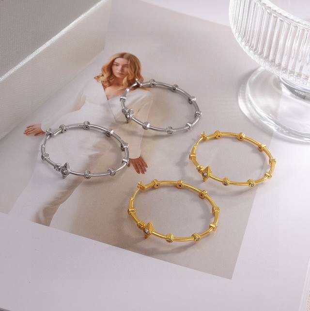 UK purchasing Vivienne Westwood Vivienne Westwood Saturn earrings are elegant a