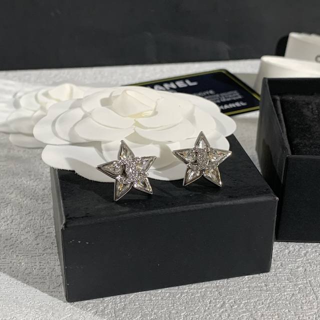 Chanel star earrings come in a variety of styles, including the 2025 Spring/Sum