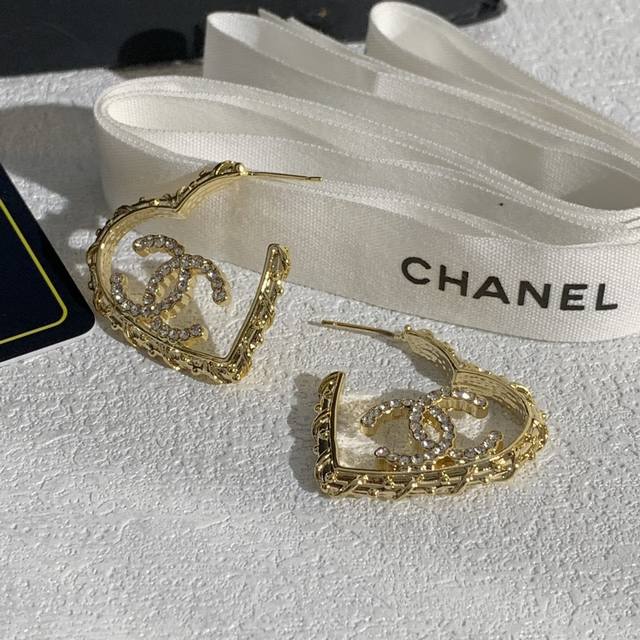 Chanel Heart Earrings are exquisitely designed. The 25A hollow heart model featu