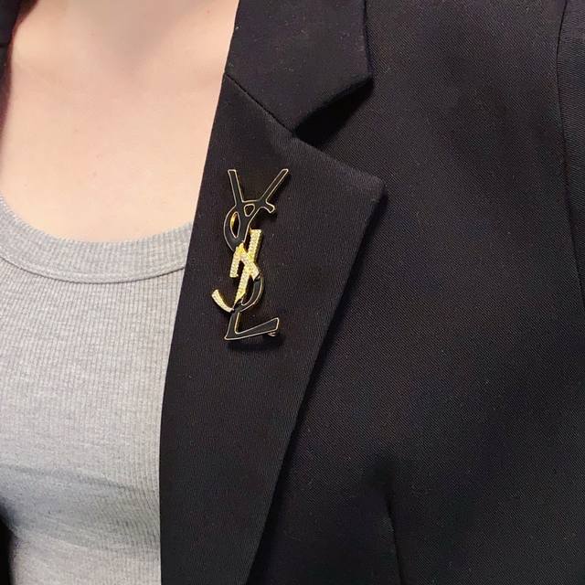 YSL Saint Laurent counters have a new diamond-studded black brooch. Saint Lauren