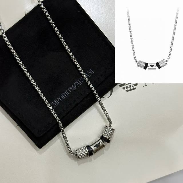 Armani's new multi-piece pendant necklace really suits my aesthetic taste. It's