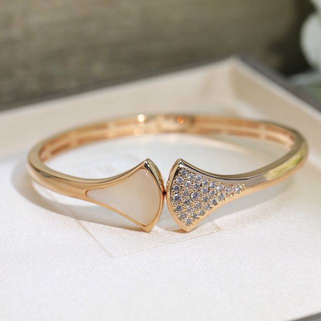 Bulgari black and white diamond fan-shaped bracelet ~ open design New Bvlgari bl