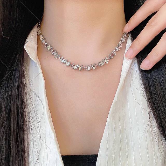 The Empress Dowager necklace is so exquisite! I love this small and delicate st