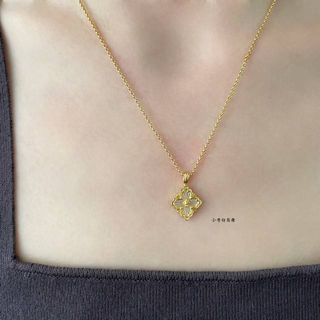 V Gold Buccellati Small Opera House Series White Mother-of-Pearl Necklace, Retro