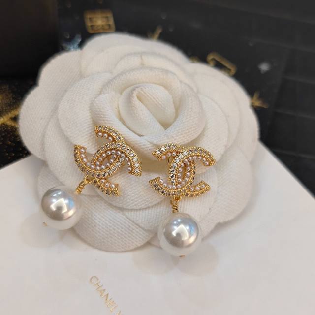 Selling like crazy! The official website of Chanel is promoting the hot-selling