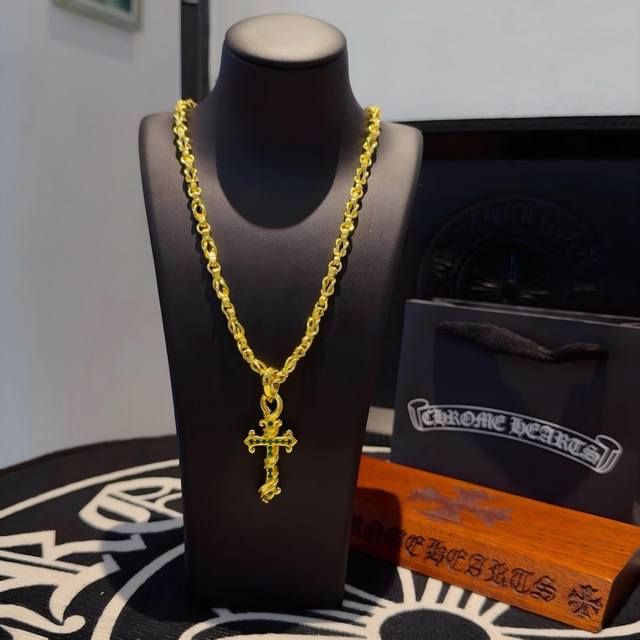 New counter quality Chrome Hearts gold retro necklace with green diamond cross