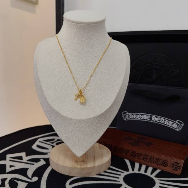 New counter quality Chrome Hearts Chrome Hearts dice cross necklace with concav